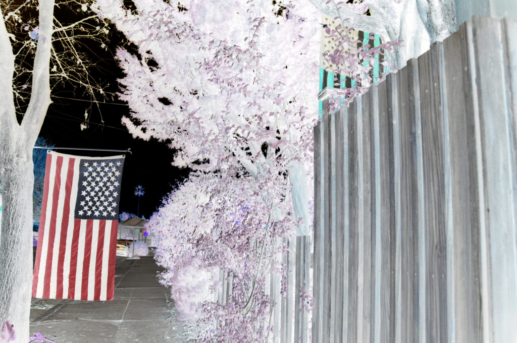 Reversing the American Flag Optical Illusion